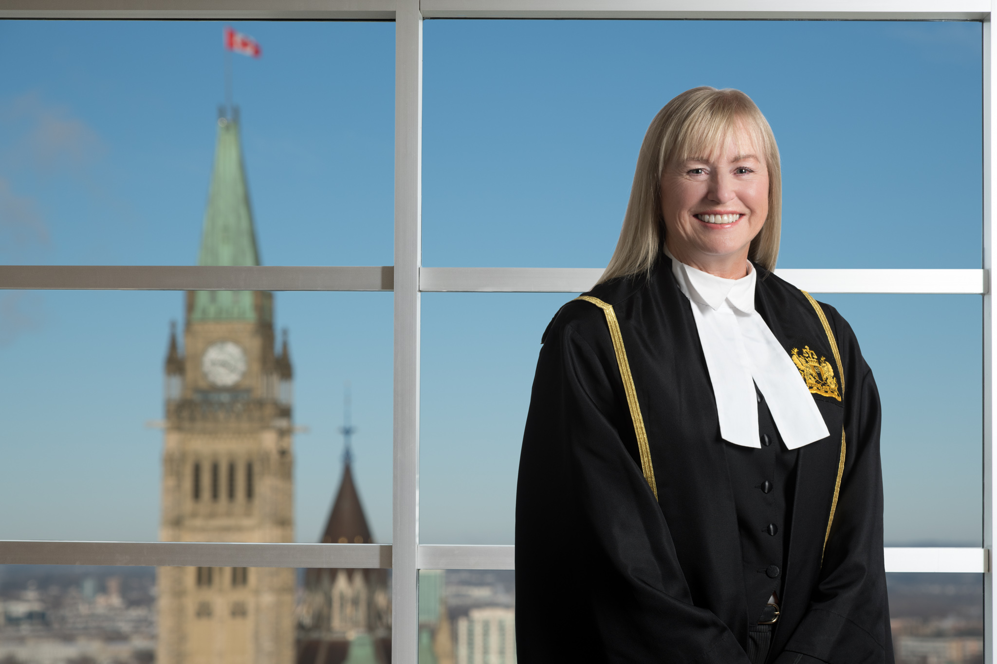 L'honourable Glennys L McVeigh
